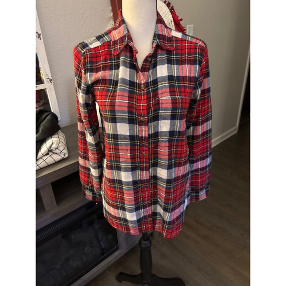 American Eagle size SP boyfriend fit plaid red long sleeve top button up‎